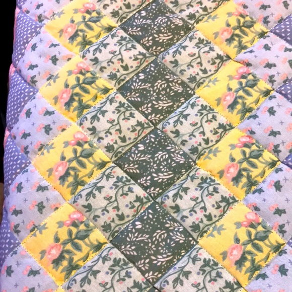 Handcrafted Round Table Cloth - Picture 6 of 9